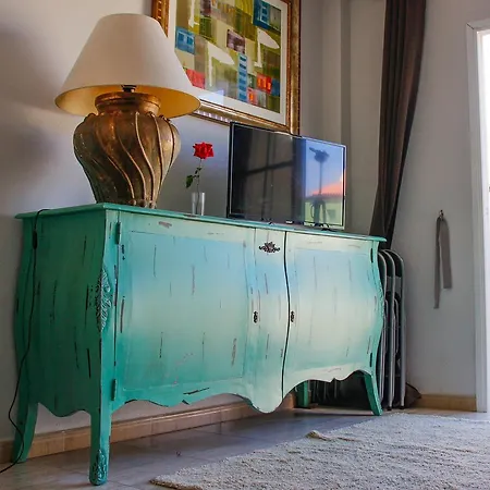 Ocean View Retro-chic *